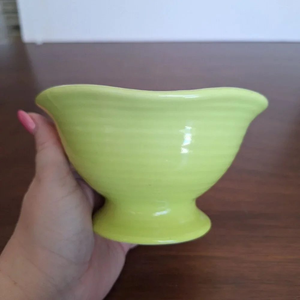 CRATE & BARREL CERAMIC LIME GREEN FLUTED FOOTED PEDESTAL BOWL ICE CREAM/SNACK